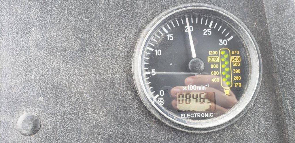 Oldtimer-Traktor des Typs Belarus Беларус-892, Neumaschine in Вінниця (Bild 6)