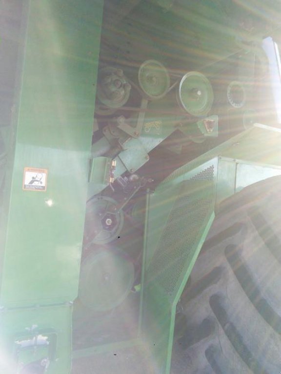 Oldtimer-Mähdrescher des Typs John Deere 9760 STS, Neumaschine in Київ (Bild 4)