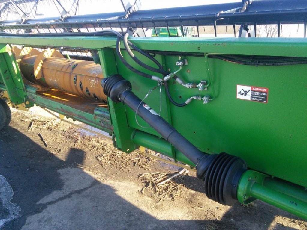 Oldtimer-Mähdrescher des Typs John Deere 9760 STS, Neumaschine in Київ (Bild 13)