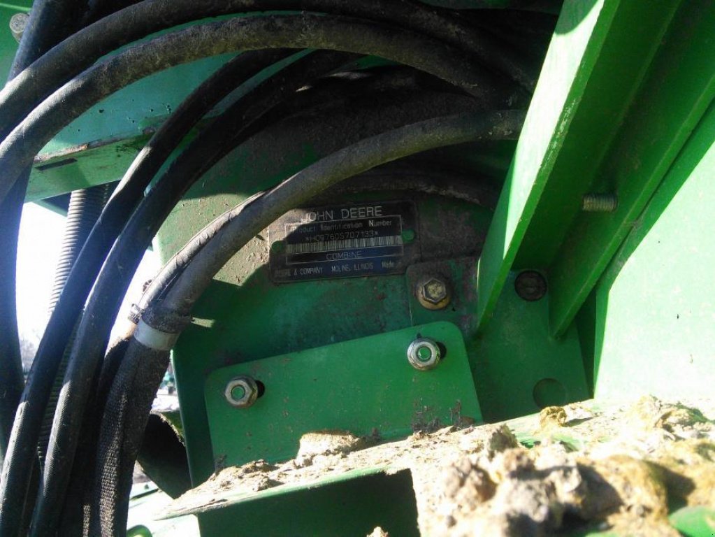 Oldtimer-Mähdrescher des Typs John Deere 9760 STS, Neumaschine in Київ (Bild 9)