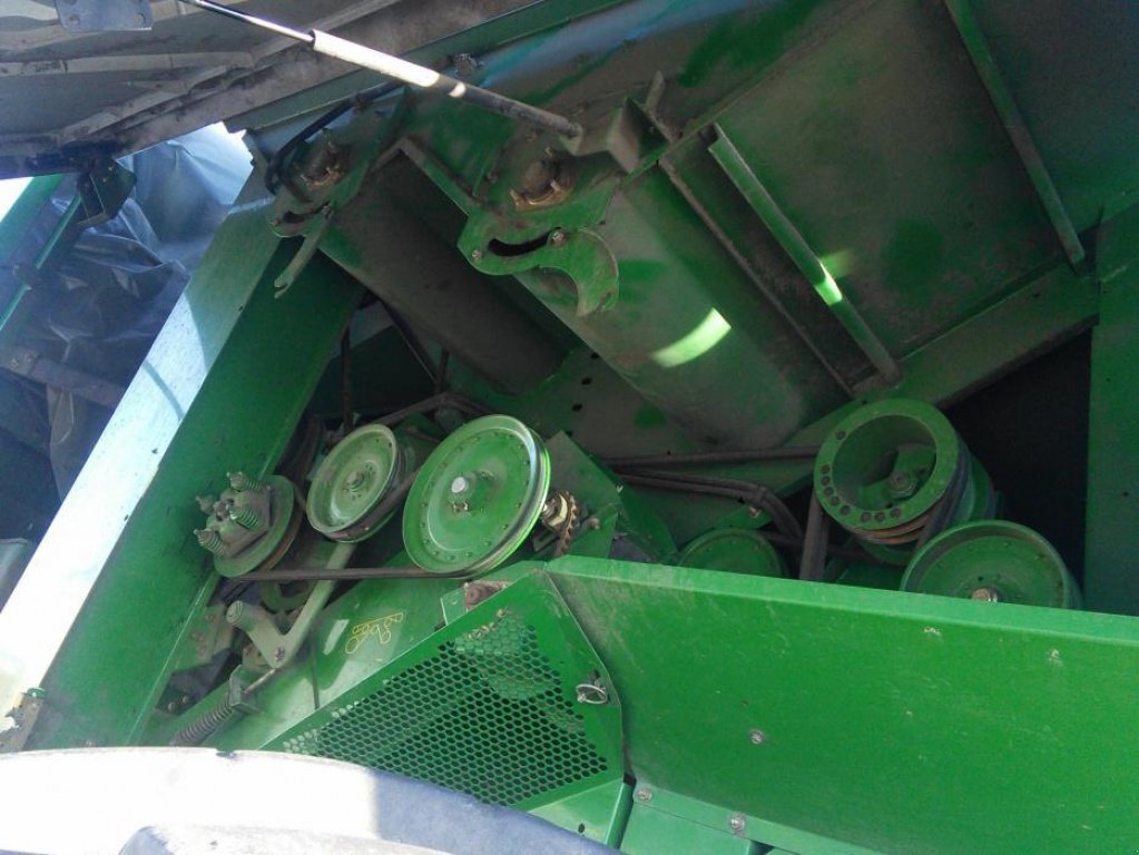 Oldtimer-Mähdrescher des Typs John Deere 9760 STS, Neumaschine in Київ (Bild 8)