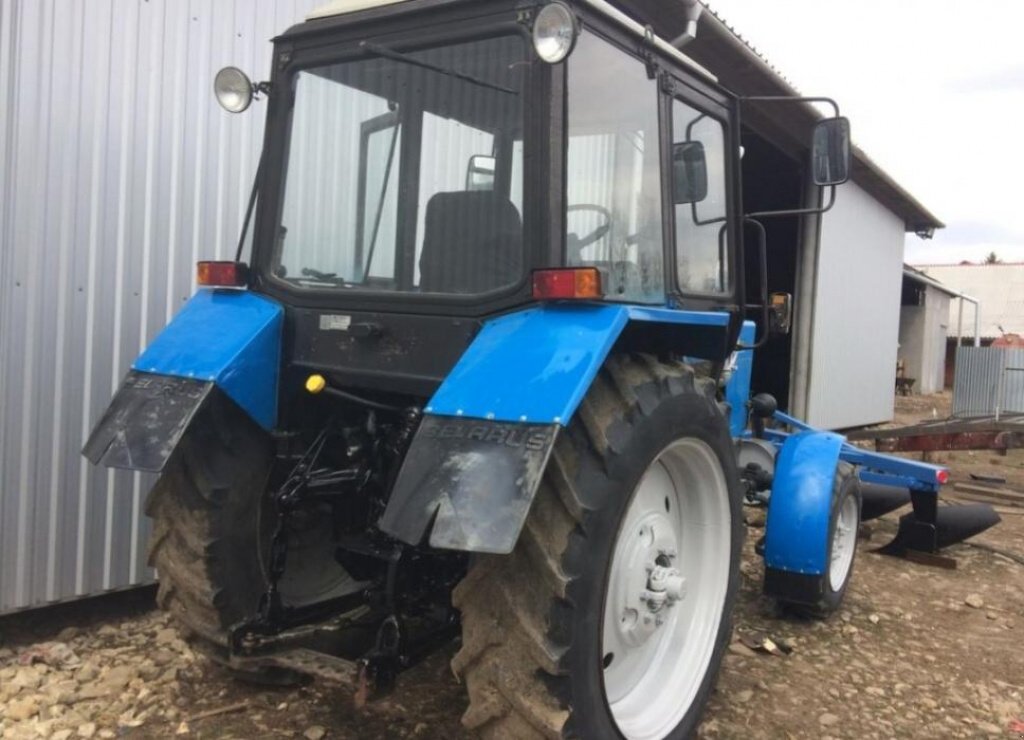 Oldtimer-Traktor des Typs Belarus Беларус-82.1, Neumaschine in Запоріжжя (Bild 1)