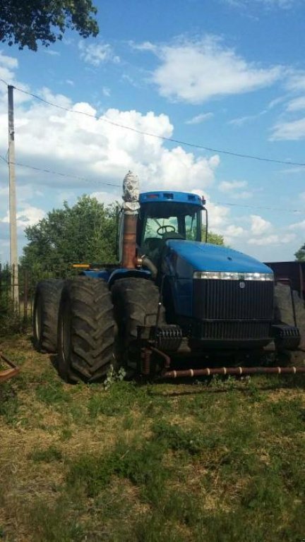 Oldtimer-Traktor des Typs New Holland T9060, Neumaschine in Запоріжжя (Bild 2)