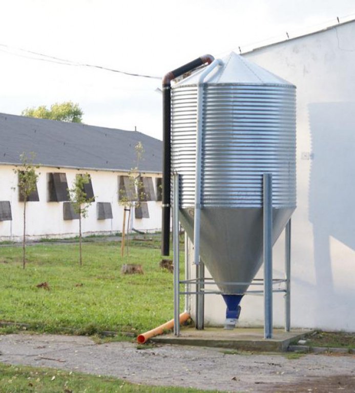 Silo des Typs Silowave Futtersilo 8T, Neumaschine in Frankfurt (Oder) (Bild 1)