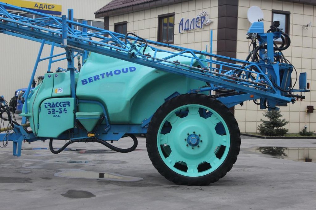 Weinbauspritze des Typs Berthoud Tracker 3200, Gebrauchtmaschine in Житомир (Bild 1)