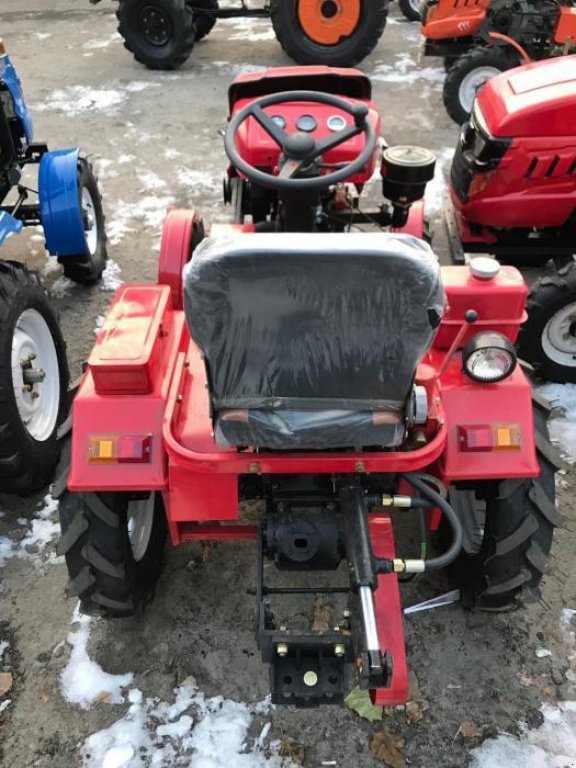 Oldtimer-Traktor des Typs Antonio Carraro V 80, Neumaschine in Суми (Bild 4)