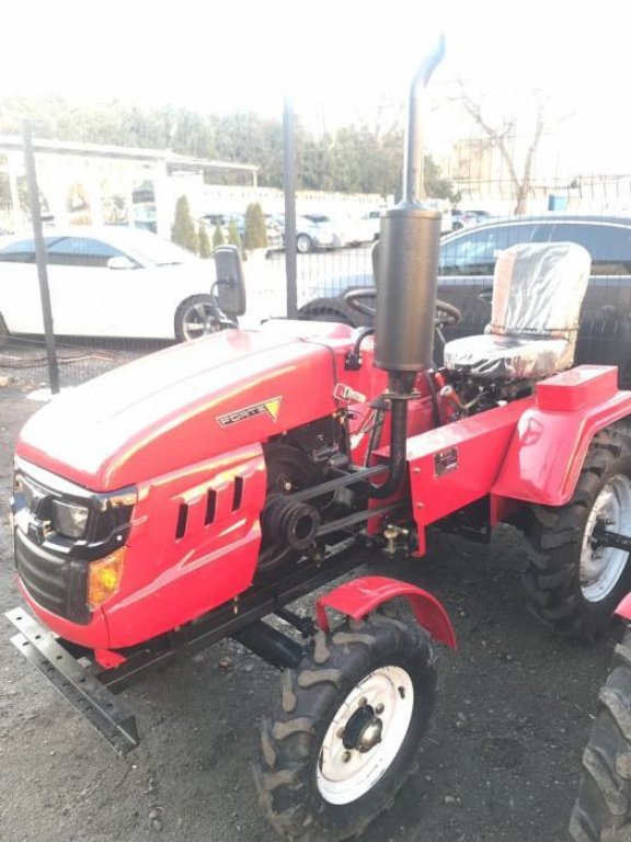 Oldtimer-Traktor des Typs Antonio Carraro V 80, Neumaschine in Суми (Bild 2)