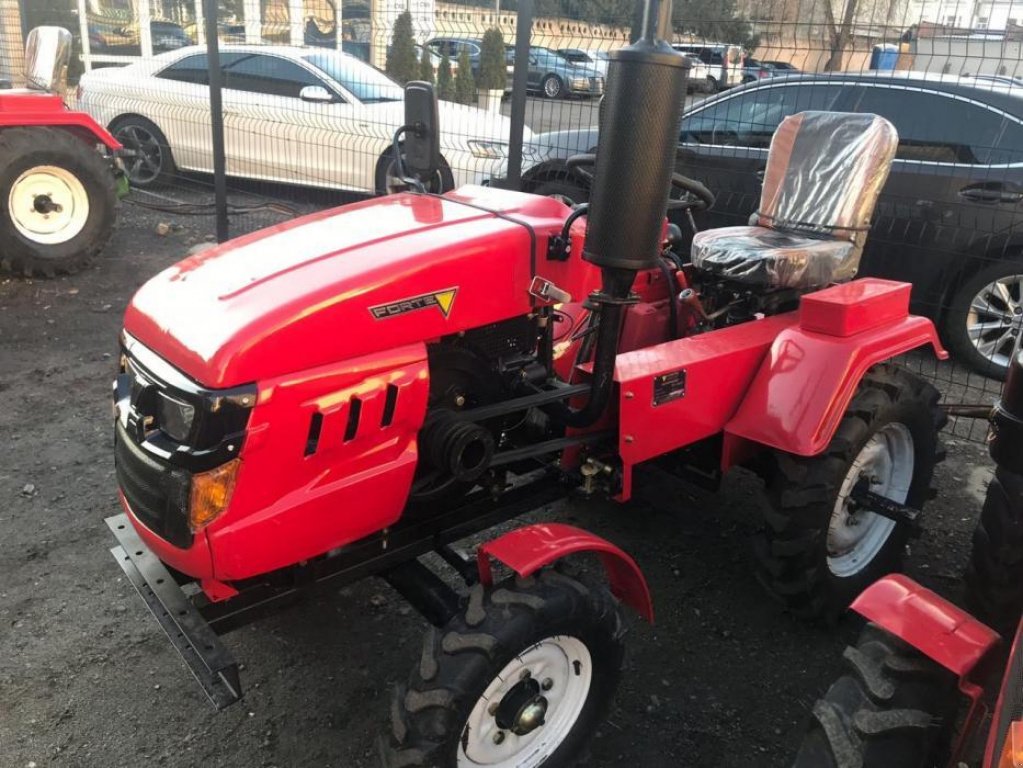 Oldtimer-Traktor des Typs Antonio Carraro V 80, Neumaschine in Суми (Bild 1)
