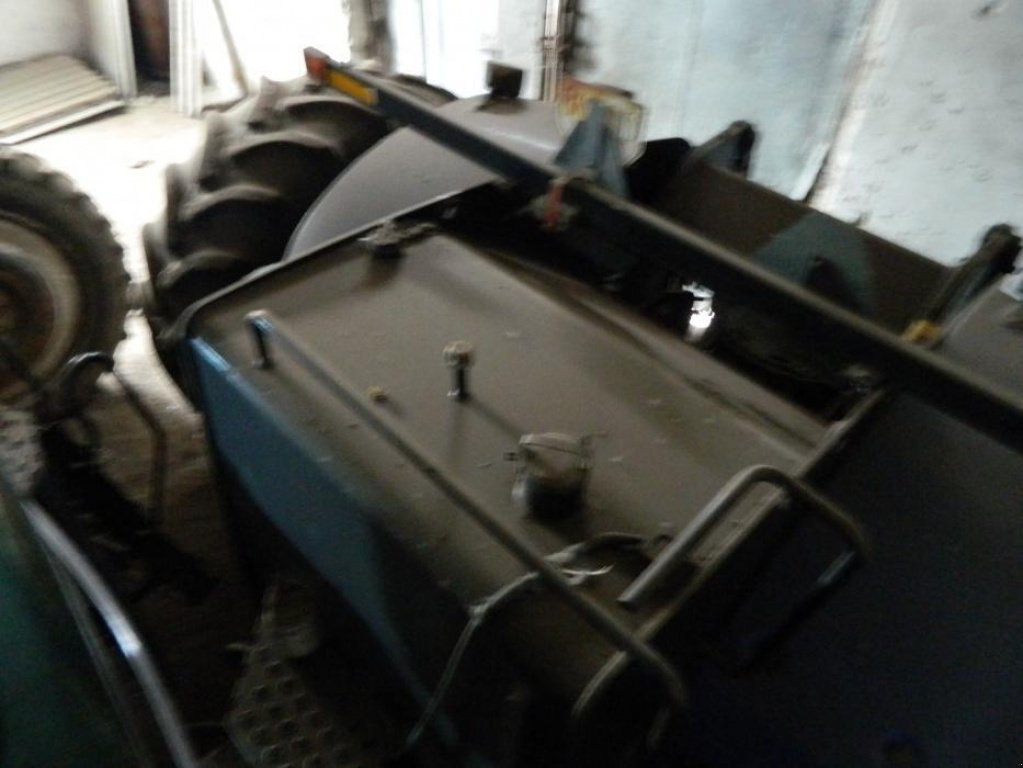 Oldtimer-Traktor des Typs New Holland T9030, Neumaschine in Балаклея (Bild 4)