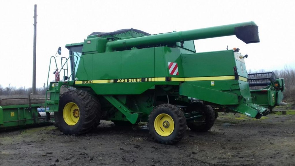 Oldtimer-Mähdrescher des Typs John Deere 9500, Neumaschine in Біла Церква (Bild 1)