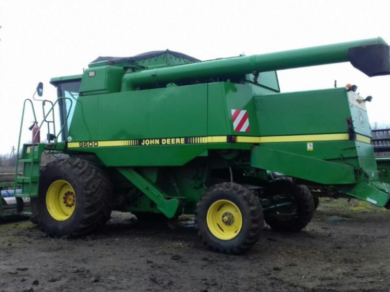 Oldtimer-Mähdrescher des Typs John Deere 9500, Neumaschine in Біла Церква (Bild 1)