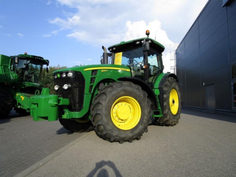 Oldtimer-Traktor des Typs John Deere 8345R, Neumaschine in Біла Церква (Bild 1)