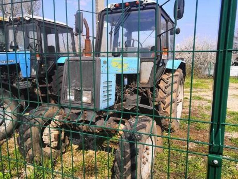 Oldtimer-Traktor des Typs Belarus Беларус-920, Neumaschine in Ворожба