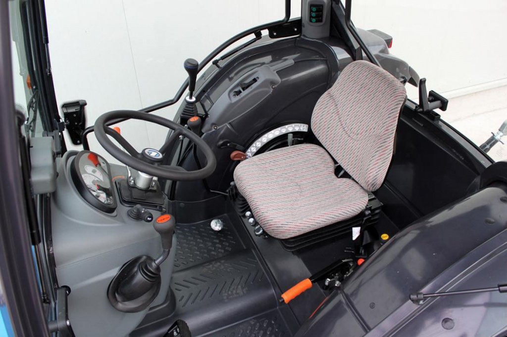 Oldtimer-Traktor des Typs Landini Super 110, Neumaschine in Київ (Bild 7)