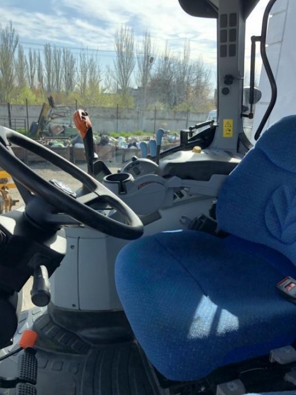 Oldtimer-Traktor des Typs New Holland T 8.390 UC, Neumaschine in Миколаїв (Bild 4)