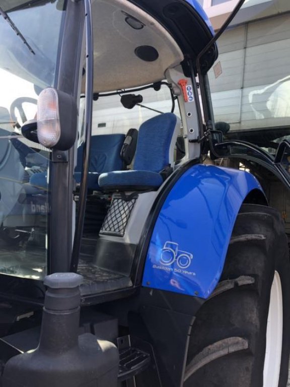 Oldtimer-Traktor des Typs New Holland 7060, Neumaschine in Миколаїв (Bild 4)