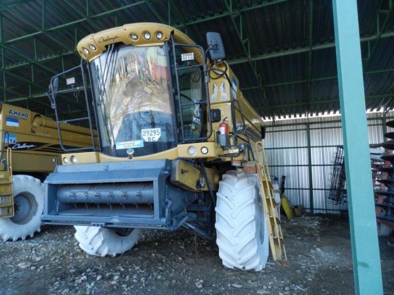 Oldtimer-Mähdrescher des Typs CHALLENGER 647, Neumaschine in Львів (Bild 1)