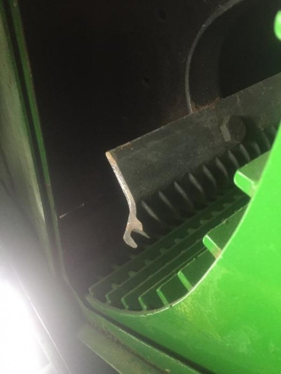 Oldtimer-Mähdrescher des Typs John Deere 2064, Neumaschine in Харків (Bild 10)