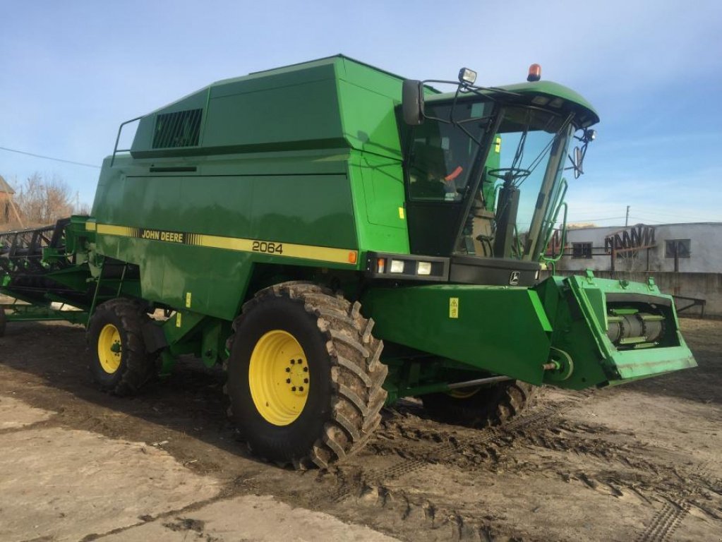 Oldtimer-Mähdrescher des Typs John Deere 2064, Neumaschine in Харків (Bild 8)