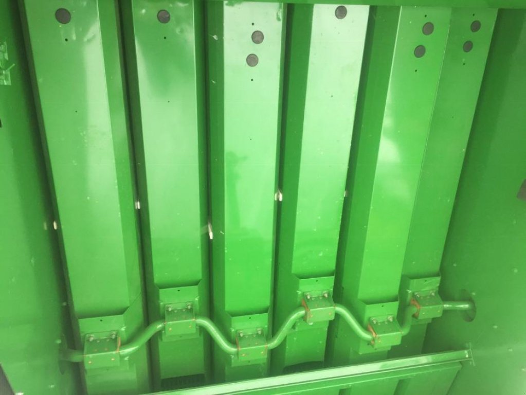 Oldtimer-Mähdrescher des Typs John Deere 2064, Neumaschine in Харків (Bild 13)