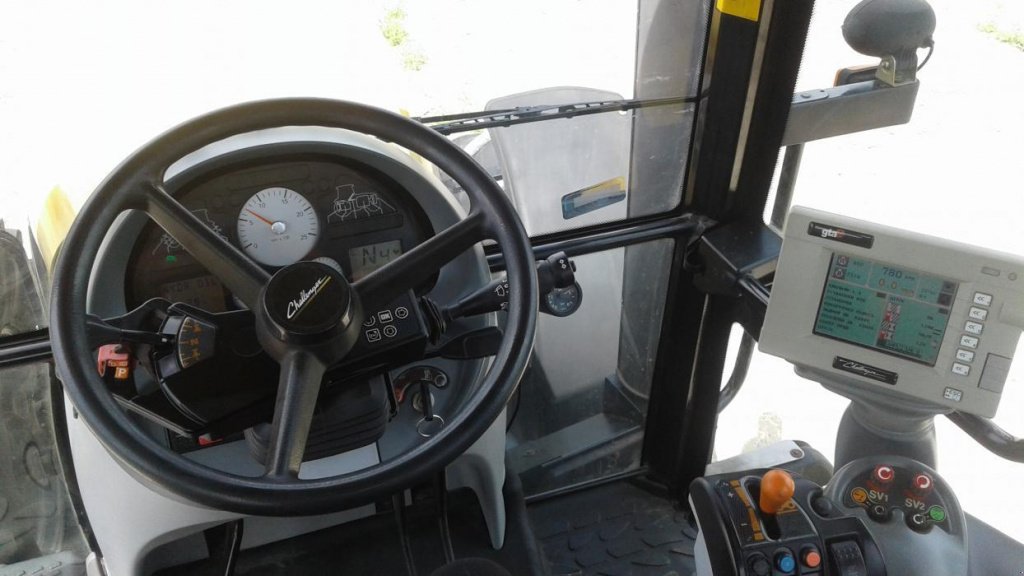 Oldtimer-Traktor des Typs CHALLENGER MT665B, Neumaschine in Харків (Bild 2)