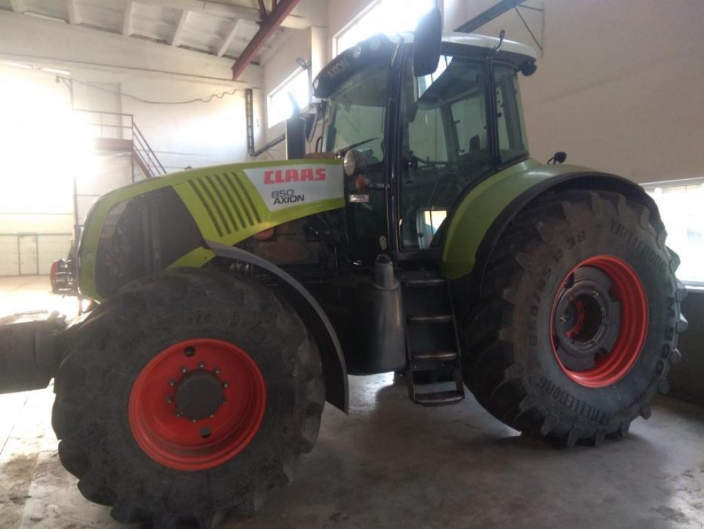 Oldtimer-Traktor des Typs CLAAS Axion 850, Neumaschine in Красилів (Bild 2)