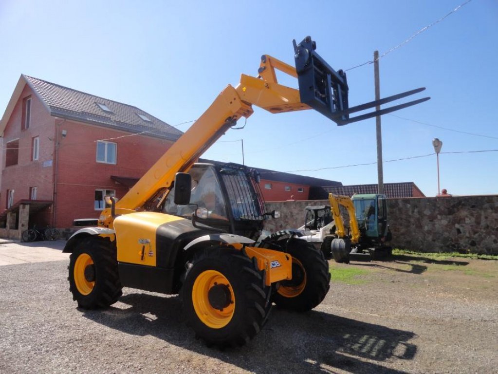 Teleskopstapler des Typs JCB 531-70, Neumaschine in Антополь (Bild 9)