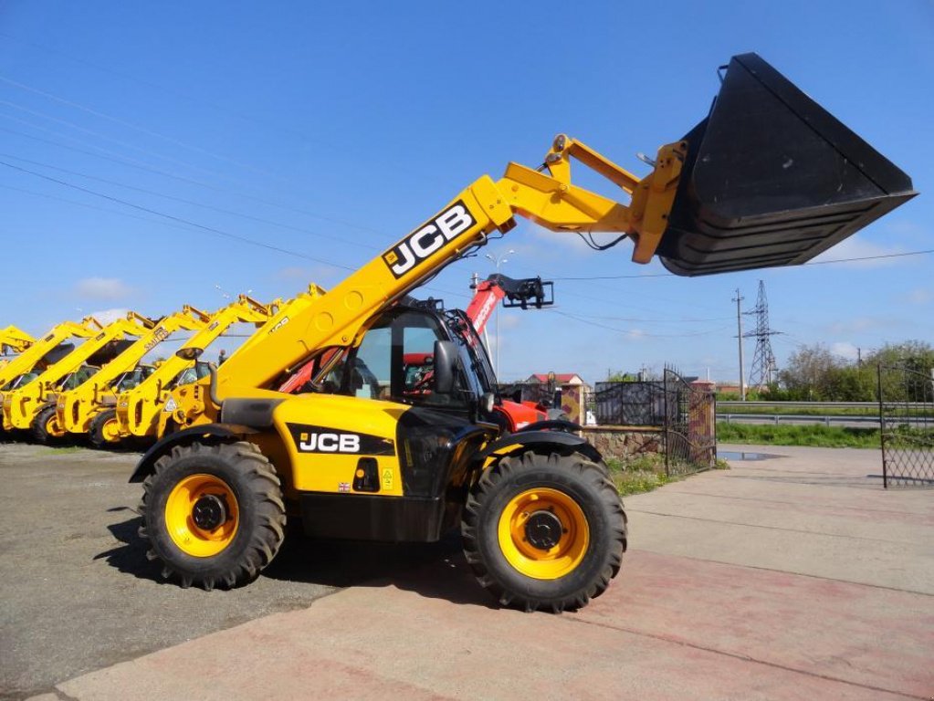 Teleskopstapler des Typs JCB 531-70, Neumaschine in Антополь (Bild 1)