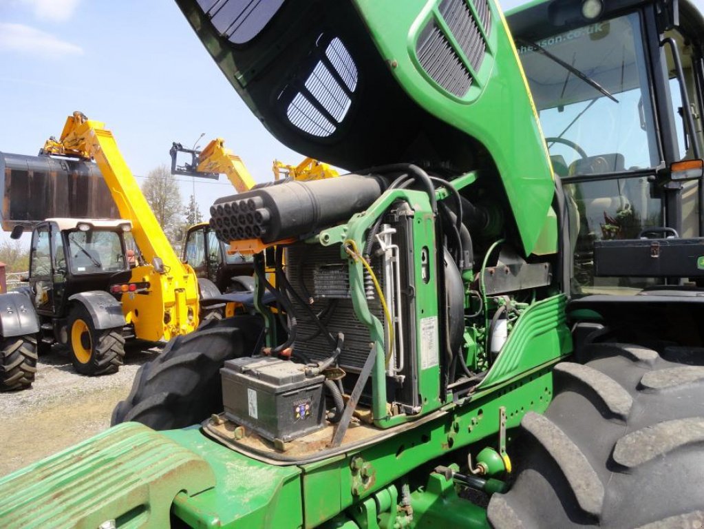 Oldtimer-Traktor des Typs John Deere 6930, Neumaschine in Антополь (Bild 4)