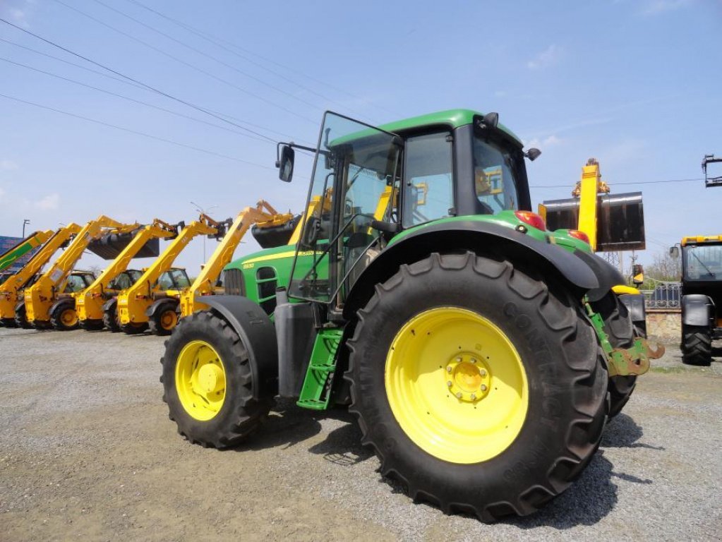 Oldtimer-Traktor des Typs John Deere 6930, Neumaschine in Антополь (Bild 11)