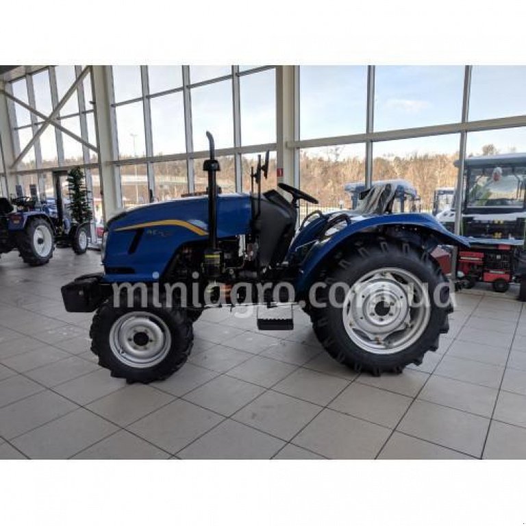 Hopfentraktor des Typs Dong Feng DF 354, Neumaschine in Бузова (Bild 2)