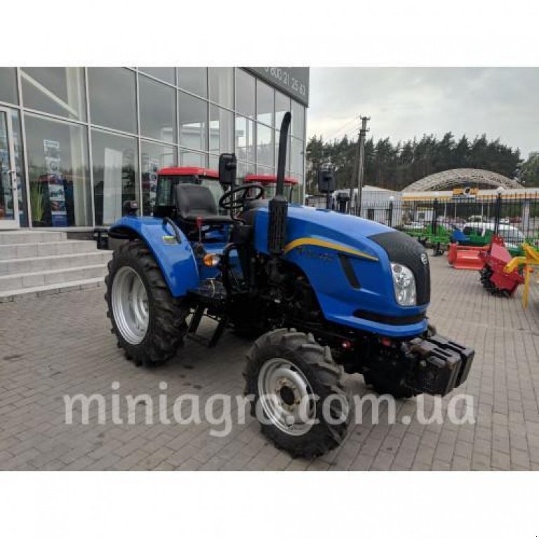 Hopfentraktor des Typs Dong Feng DF 244 G2, Neumaschine in Бузова (Bild 1)