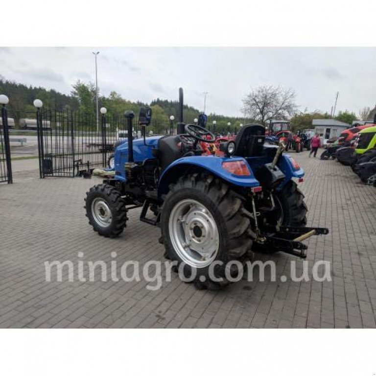 Hopfentraktor des Typs Dong Feng Pacco DF 404 G2, Neumaschine in Бузова (Bild 3)