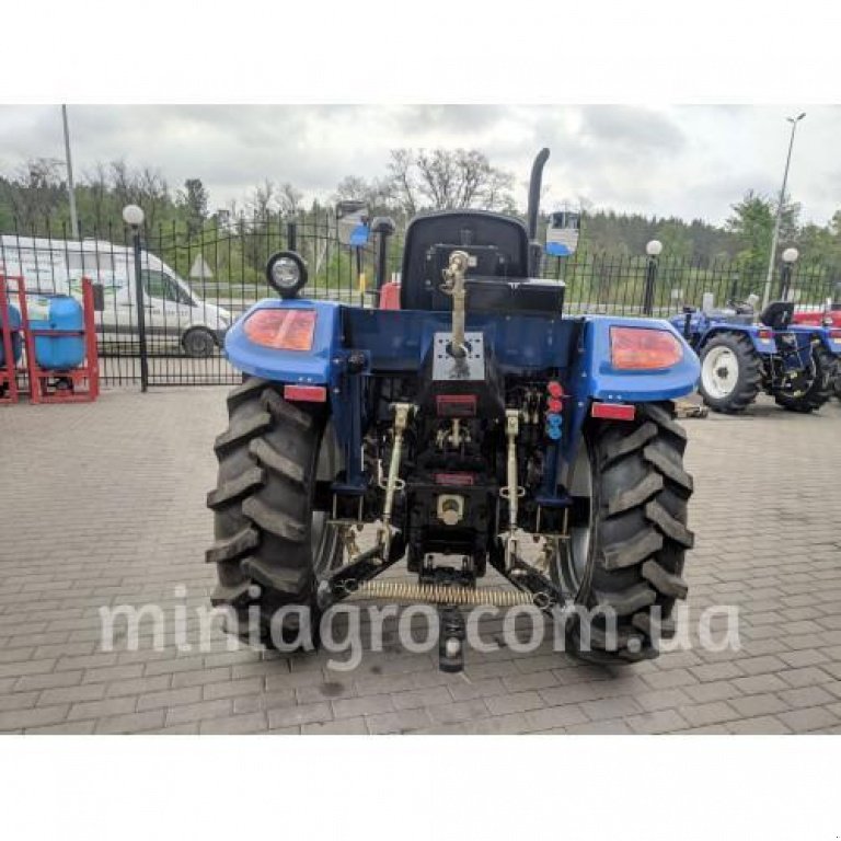 Hopfentraktor des Typs Dong Feng Pacco DF 404 G2, Neumaschine in Бузова (Bild 6)