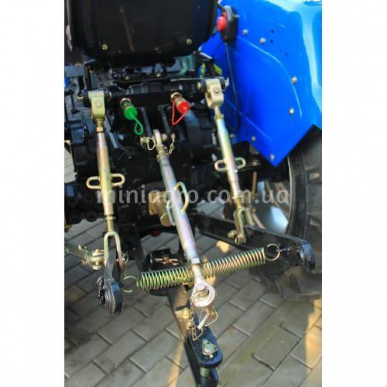 Hopfentraktor des Typs Dong Feng DF 404, Neumaschine in Бузова (Bild 5)