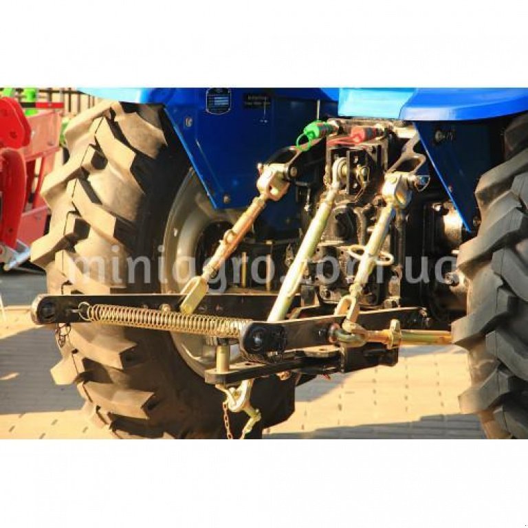 Hopfentraktor des Typs Dong Feng DF 244 Lux, Neumaschine in Бузова (Bild 2)