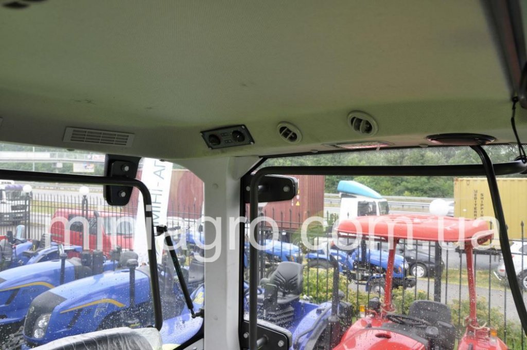 Oldtimer-Traktor des Typs Zoomlion RC1104 Cab, Neumaschine in Бузова (Bild 8)