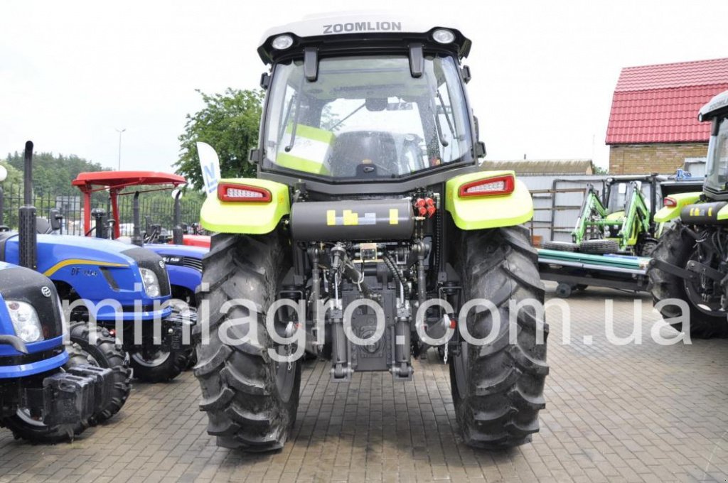 Oldtimer-Traktor des Typs Zoomlion RC1104 Cab, Neumaschine in Бузова (Bild 13)