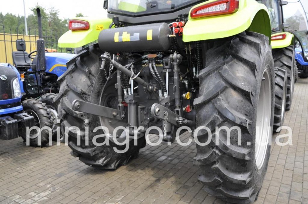 Oldtimer-Traktor des Typs Zoomlion RC1104 Cab, Neumaschine in Бузова (Bild 12)