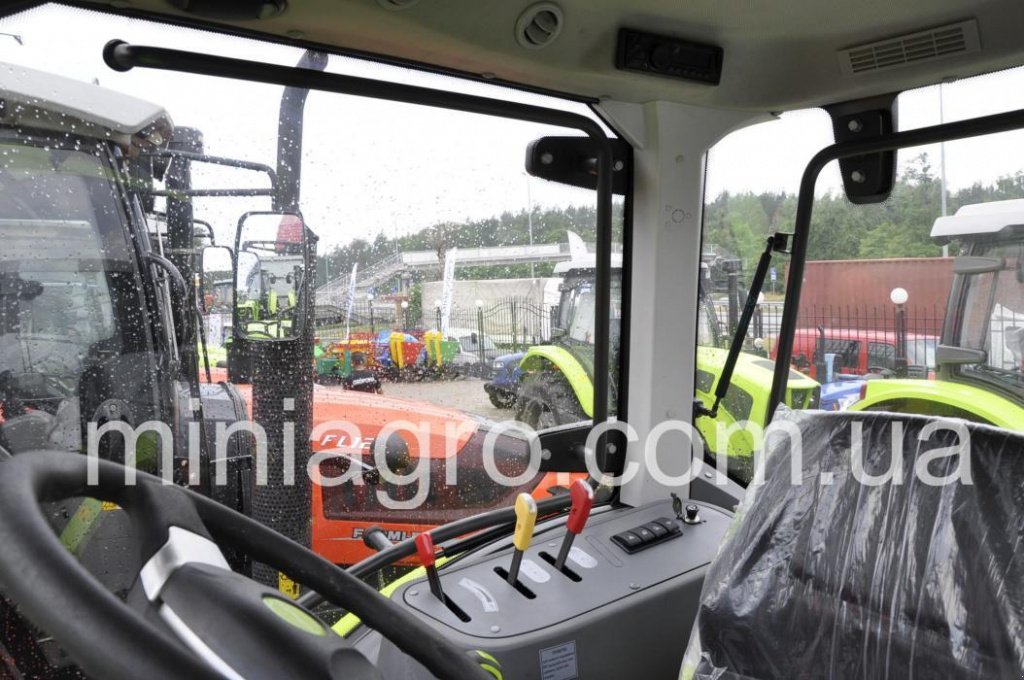Oldtimer-Traktor des Typs Zoomlion RC1104 Cab, Neumaschine in Бузова (Bild 2)