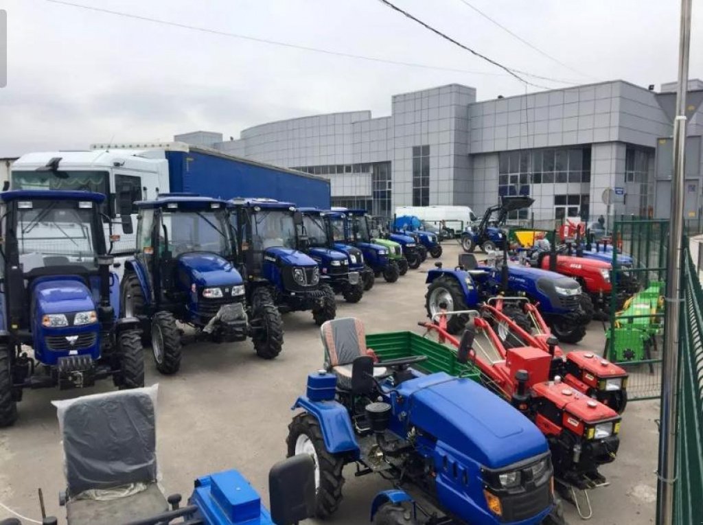 Hopfentraktor des Typs Dong Feng DF 244 DH, Neumaschine in Львів (Bild 5)