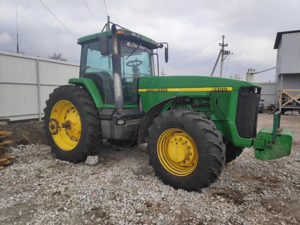 Oldtimer-Traktor des Typs John Deere 8400, Neumaschine in Дніпро (Bild 2)