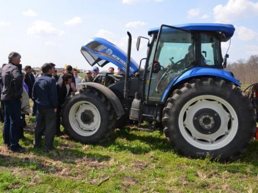 Oldtimer-Traktor des Typs New Holland TD5.110, Neumaschine in Хмельницький (Bild 3)