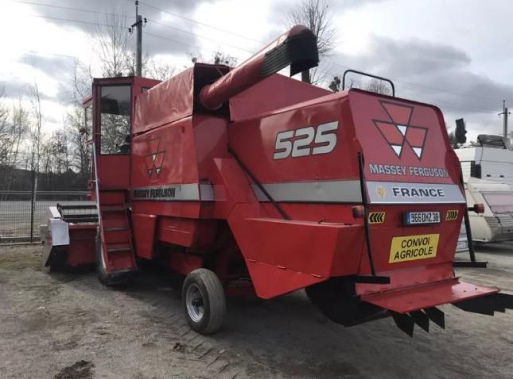 Oldtimer-Mähdrescher des Typs Massey Ferguson 525, Neumaschine in Вінниця (Bild 5)