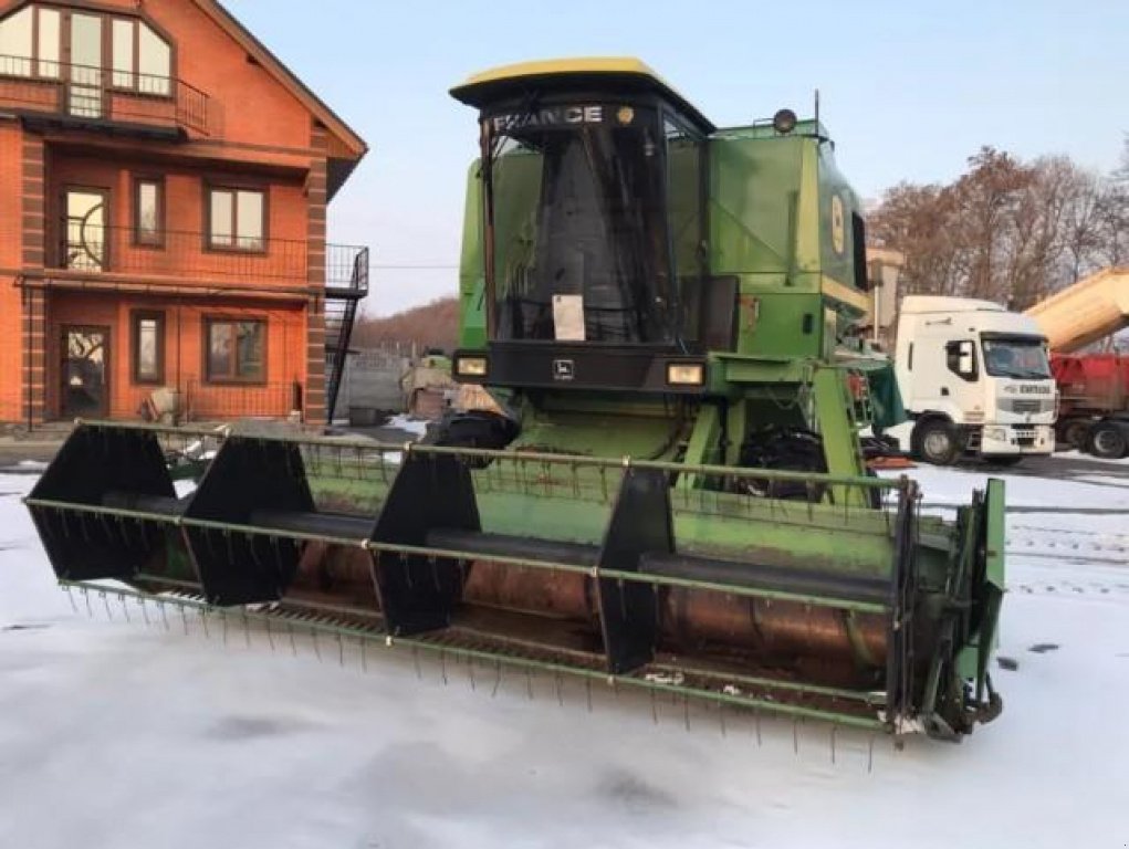 Oldtimer-Mähdrescher des Typs John Deere 1075, Neumaschine in Вінниця (Bild 7)
