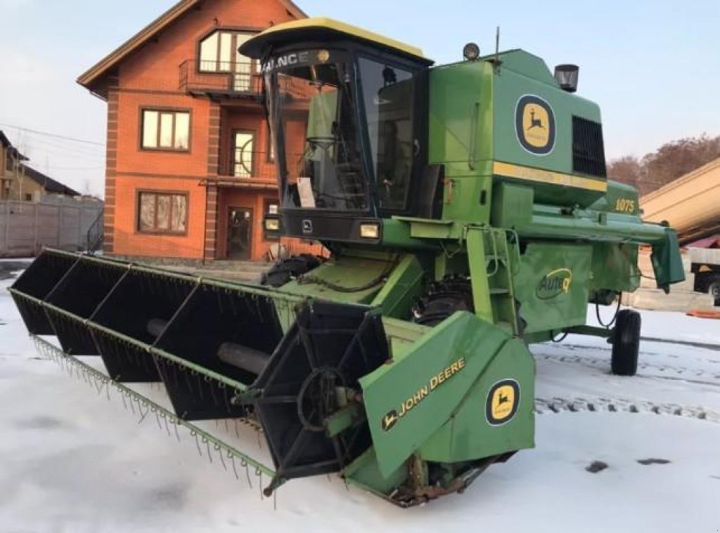 Oldtimer-Mähdrescher des Typs John Deere 1075, Neumaschine in Вінниця (Bild 6)