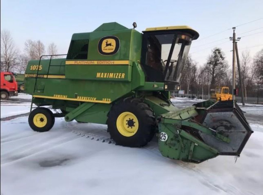 Oldtimer-Mähdrescher des Typs John Deere 1075, Neumaschine in Вінниця (Bild 8)