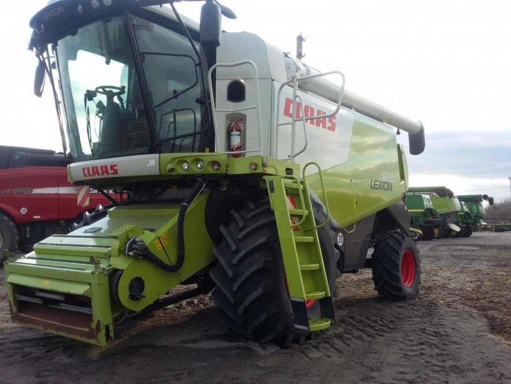 Oldtimer-Mähdrescher des Typs CLAAS Lexion 660, Neumaschine in Біла Церква (Bild 4)