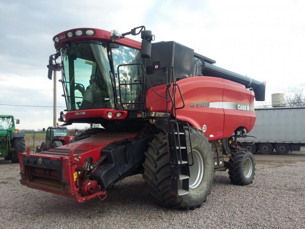 Oldtimer-Mähdrescher des Typs Case IH AXF 8010, Neumaschine in Біла Церква (Bild 1)