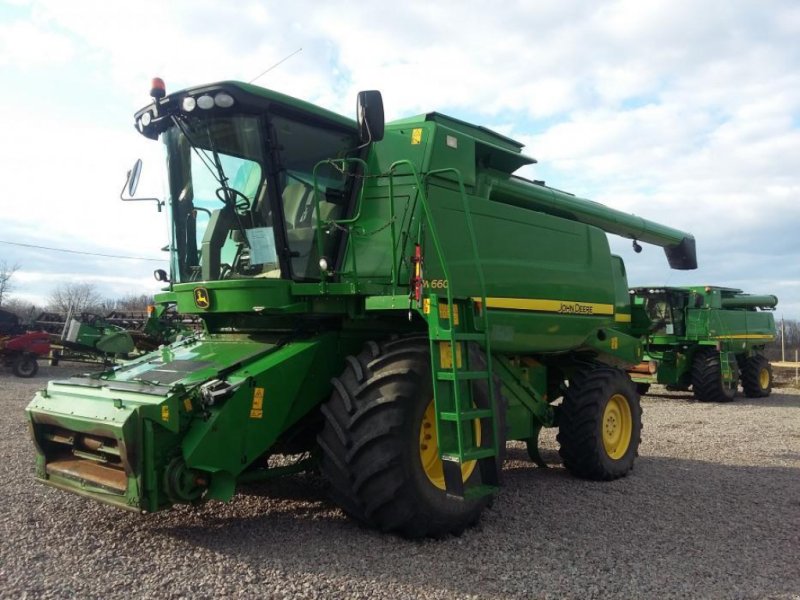 Oldtimer-Mähdrescher des Typs John Deere W660, Neumaschine in Біла Церква (Bild 1)